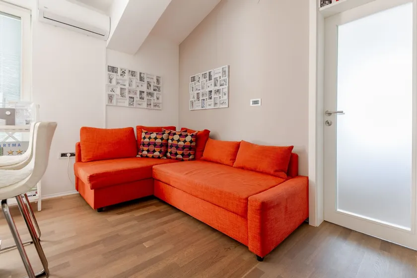 Ljubljana Riverbank Apartment in City Centre - Image 1