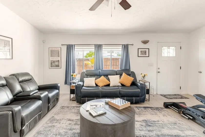 Parkside stay on 4th Ave • Near UofA & Downtown - Image 1