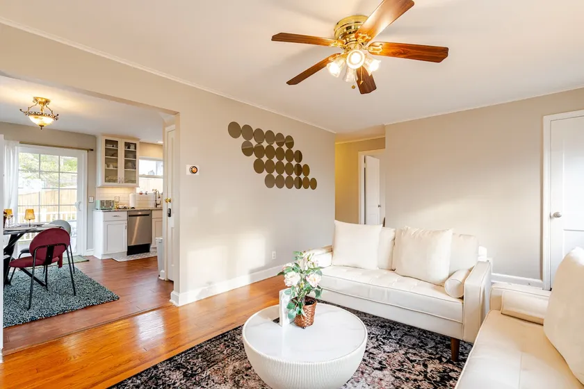 Charming Cozy House Near DC & Airport Free Parking - Image 1
