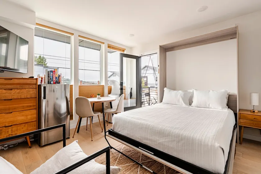 Modern Eastlake City Studio | SLU/UW/Capitol Hill - Image 1