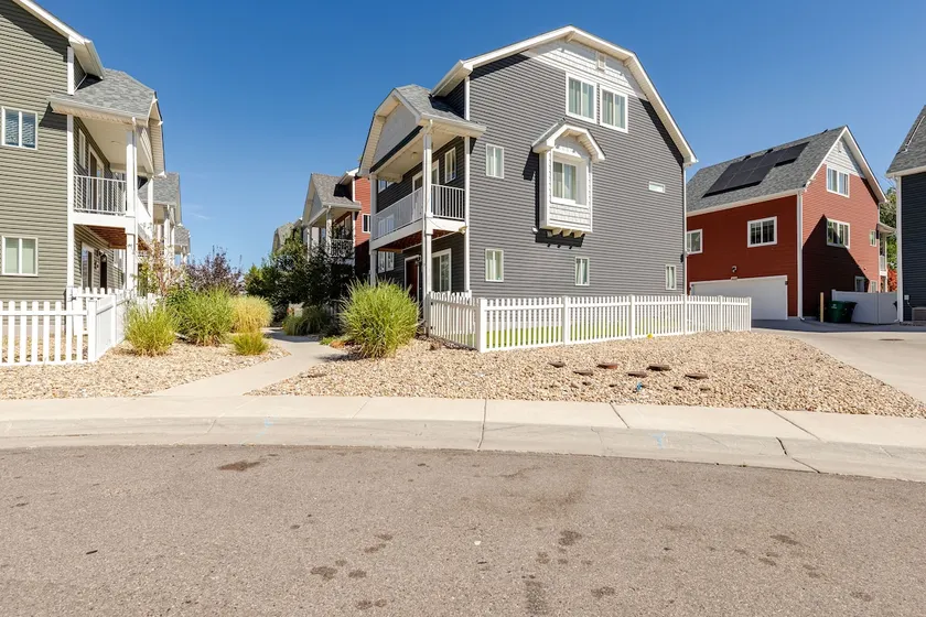 Modern 3BR House Near Higways & Denver Int Airport - Image 1