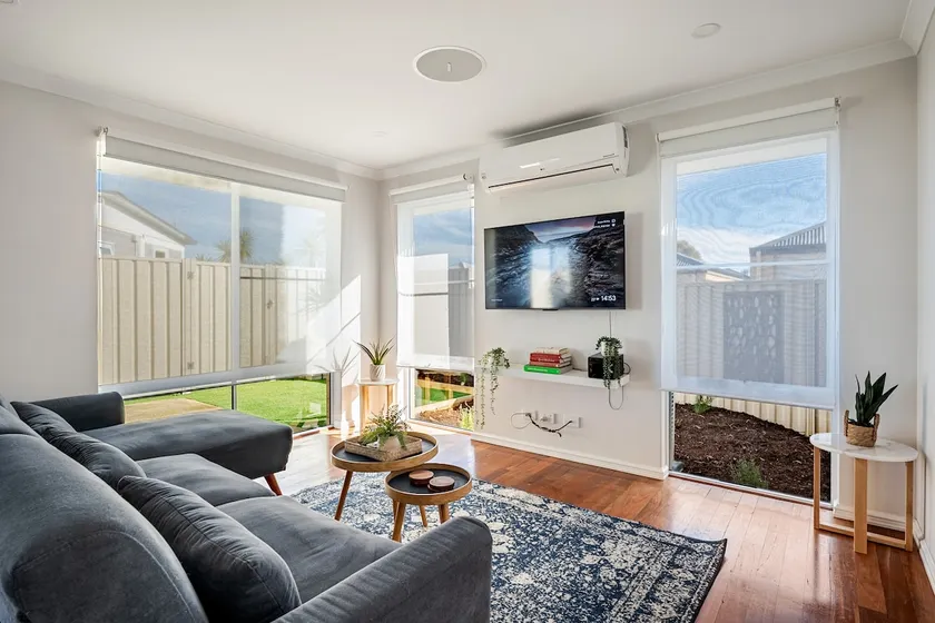 Baldivis Home Close to IGA, CAFE, Restaurants, 15 mins to beach - Image 1