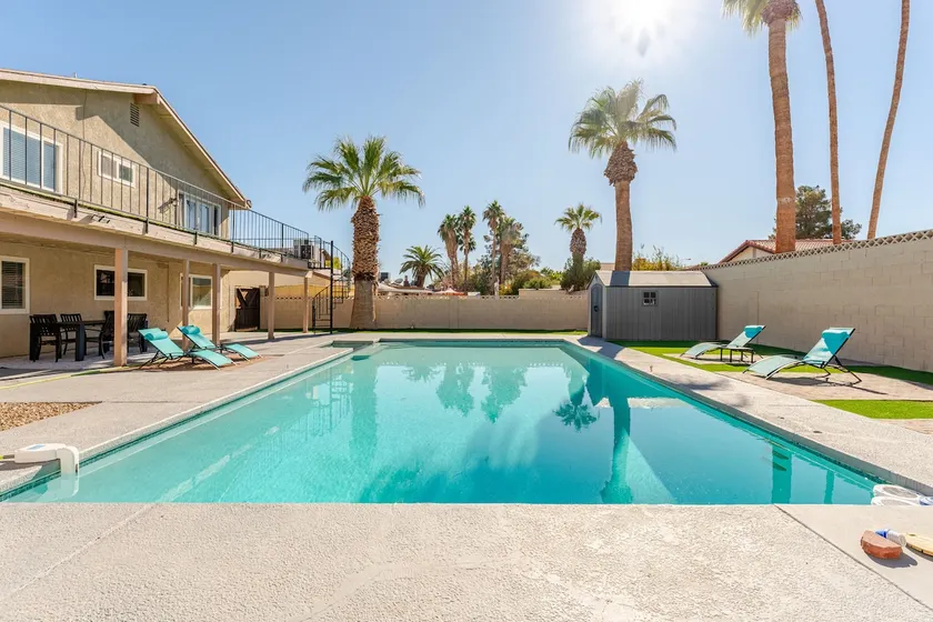 Oasis in the desert with huge heated Pool and SPA - Image 1