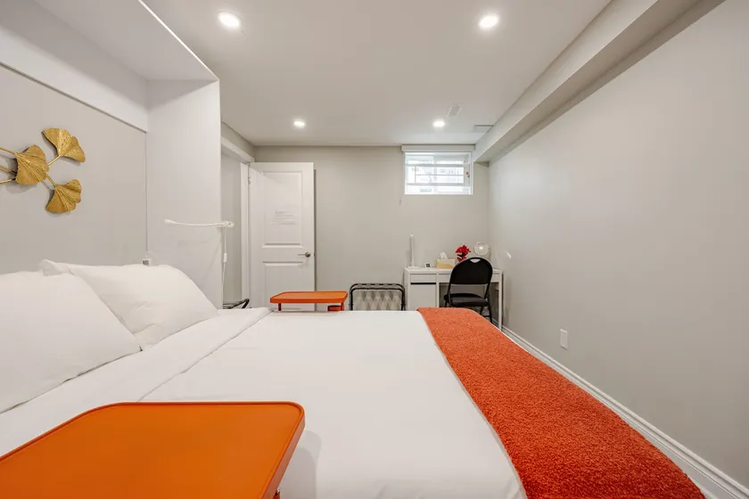 Clean • Cozy • Comfortable • Free Parking - Image 1