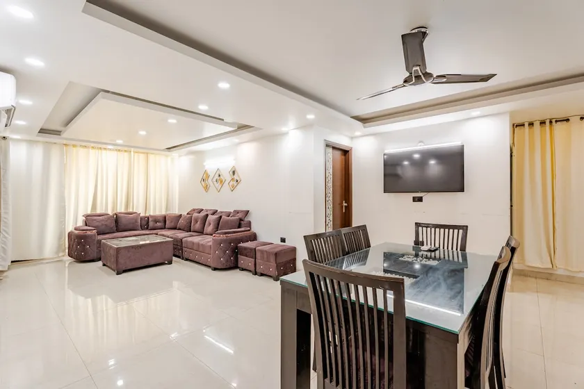 Independent home in New Delhi with Lift - Image 1