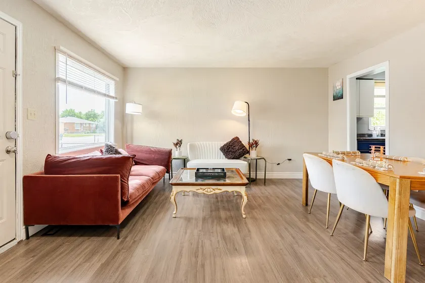 Comfy Abode nrDevonshireMall |Free Parking | 2 TVs - Image 1