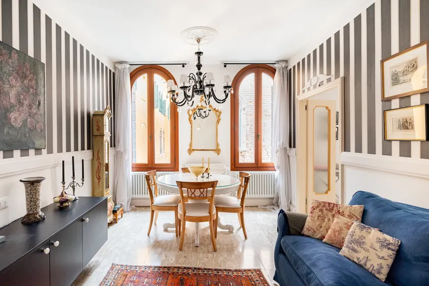 Dreamy Upscale Abode in the Heart of Venice - Image 1