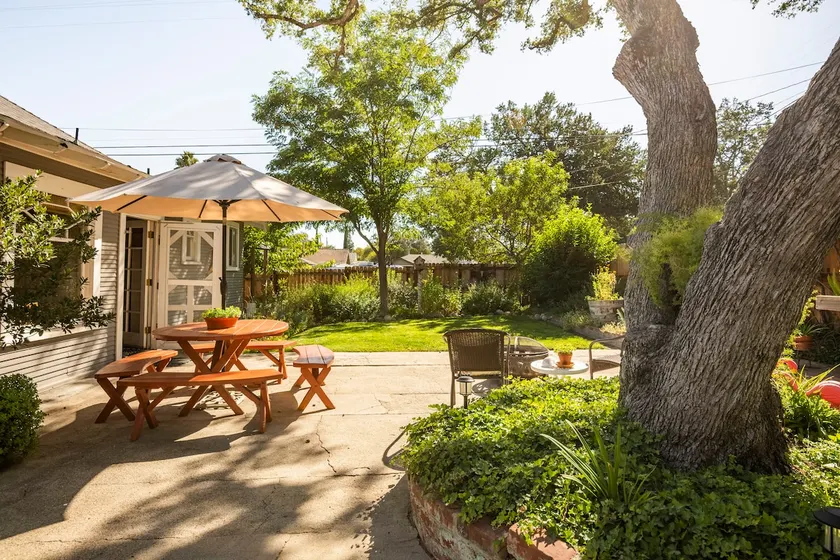 Walk to Downtown and Paso Robles Event Center - Image 1