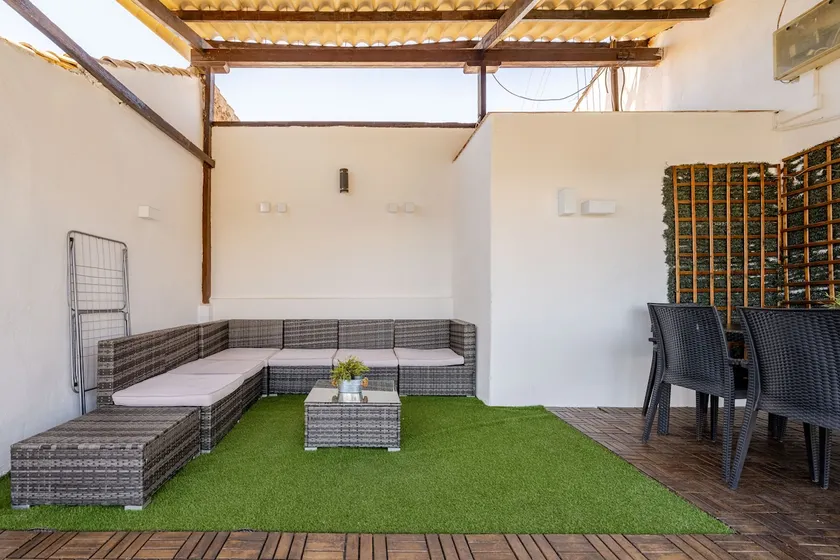 7 Penthouse with Terrace, Centrally Located, 2 Bedrooms - Image 1