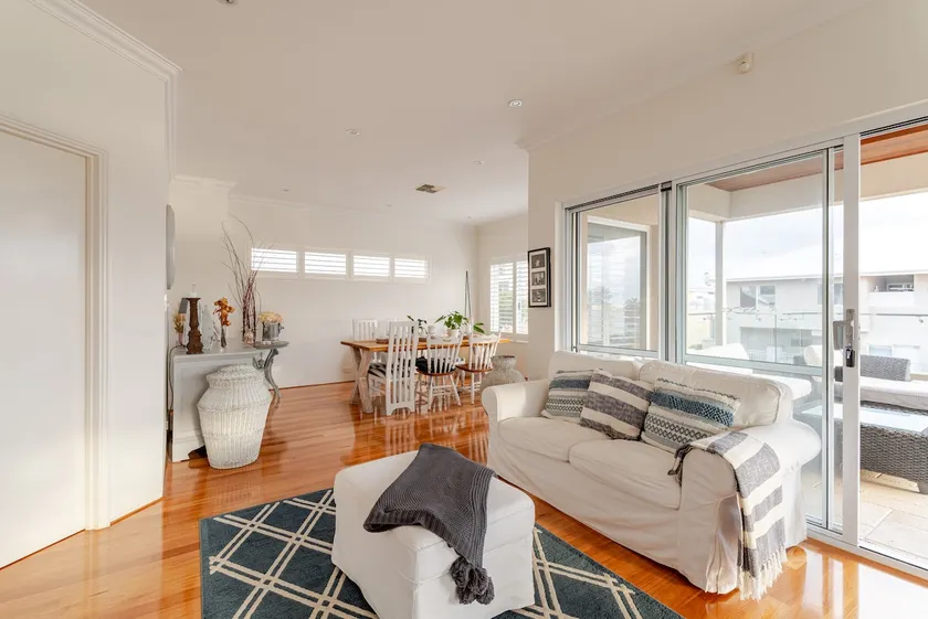 Located in the Mindarie Marina a Luxury House in a Perfect Location - Image 1