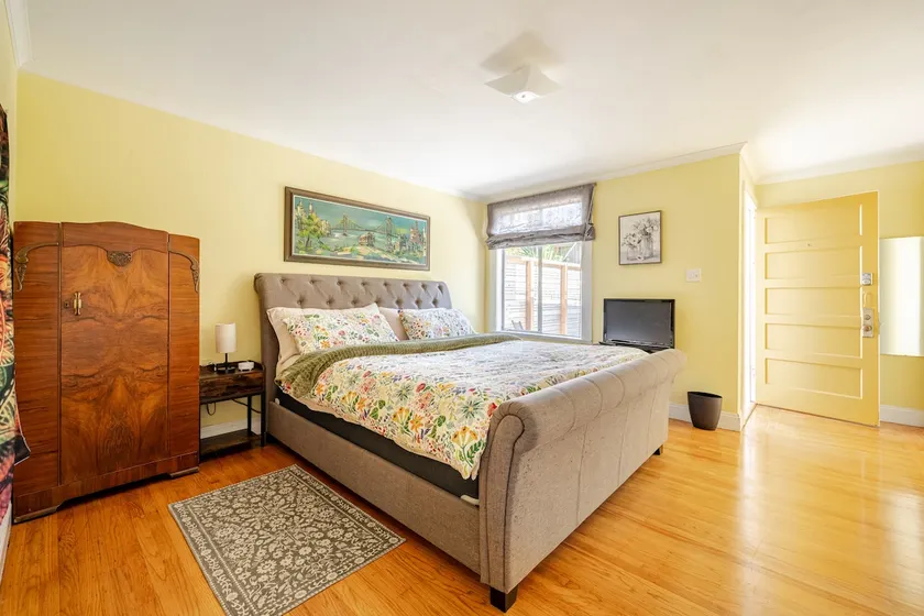 Entire Floor: Bedroom, Living Room, Bathroom, View - Image 1