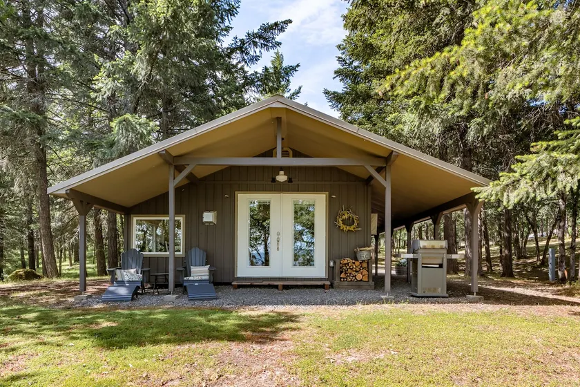 Romantic upscale cabin in the woods - Image 1