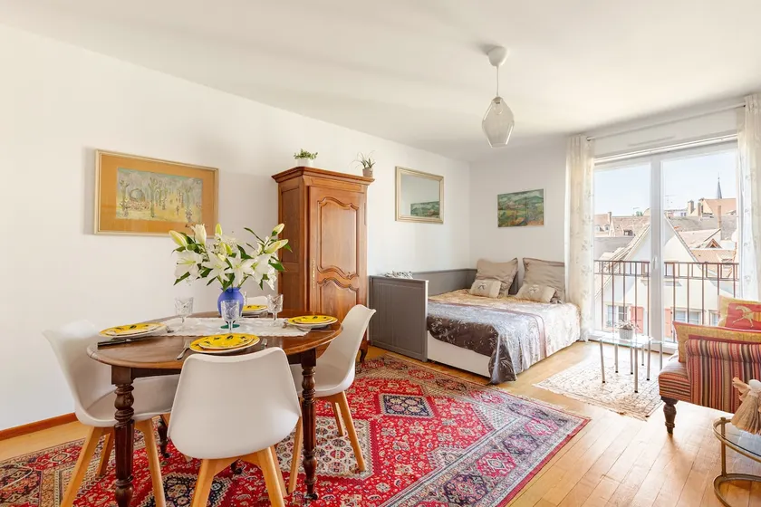 Spacious 2-room apartment in the center of Strasbourg - Image 1