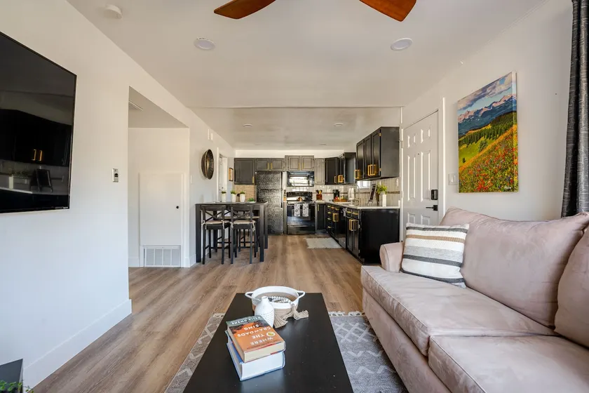 Modern 2-Bedroom Apartment in Louisville - Image 1