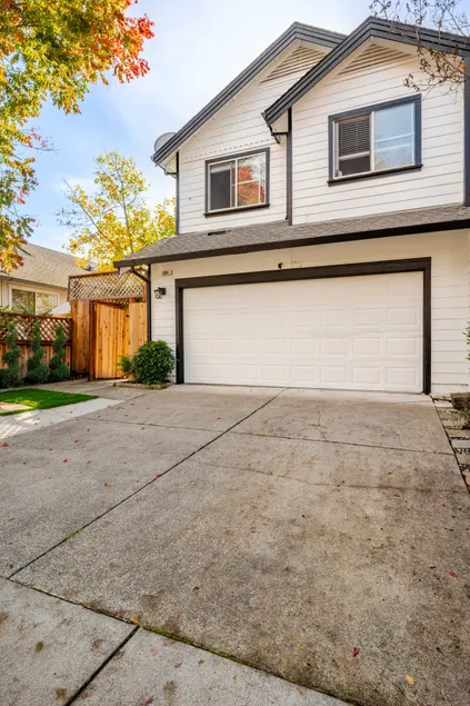 Cozy Home With A Hint Of Modern. - Image 1