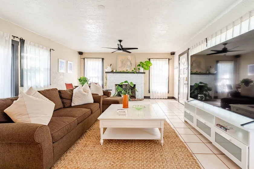 Historic Home 2 King+sofabed, 1700sf, min to Beach - Image 1