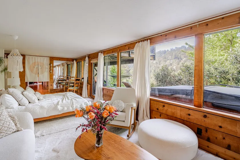 Enchanted Waterfall Lodge: Mountain View - Image 1