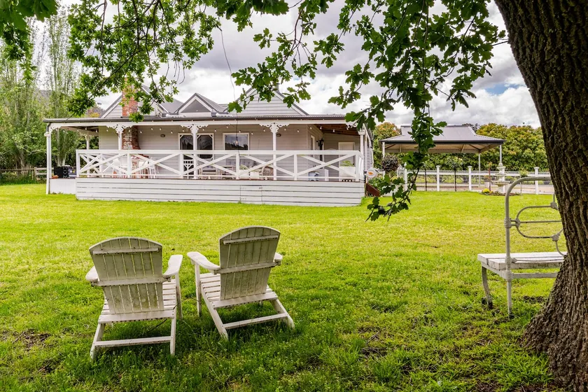 Yarra Fox Farm Cottage Farmstay - Image 1