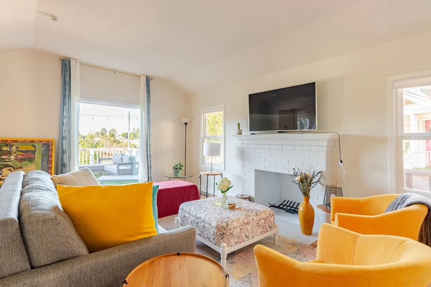 Sunny Montclair Retreat: Charming 3 bedroom home. - Image 1