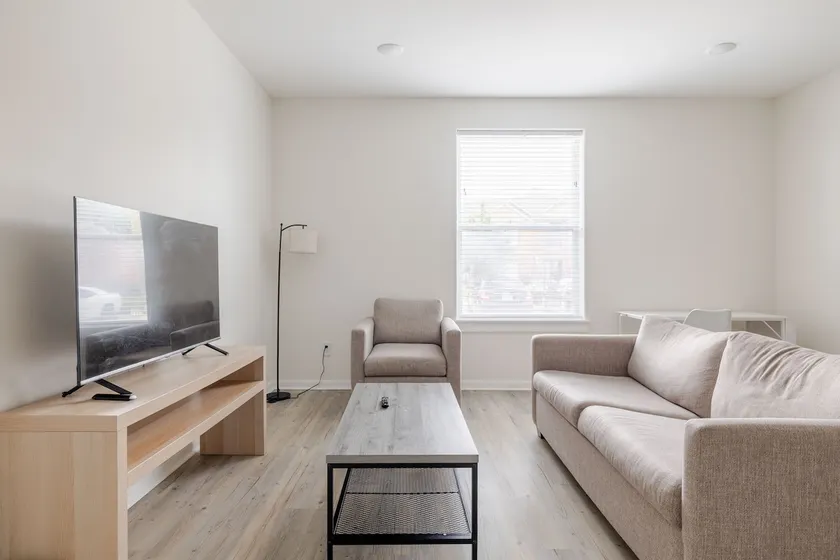 1BR/1B Spacious Private Full Apt. Gym&Pool-109 - Image 1