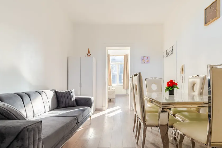 Central accommodation with kitchen, Wi-Fi & washing machine - Image 1
