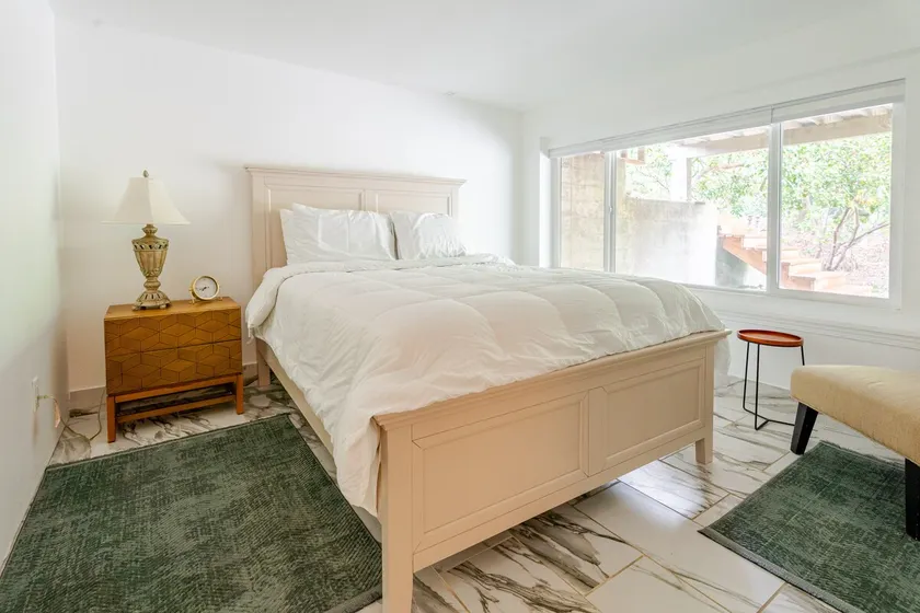 Tranquil Burien Getaway - Image 1
