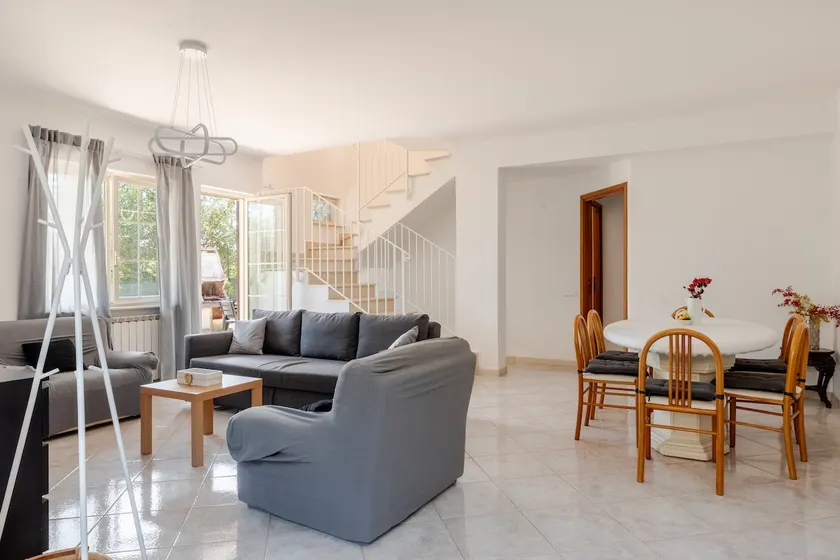 Villa with Garden and 3 Bedrooms near Rome - Image 1