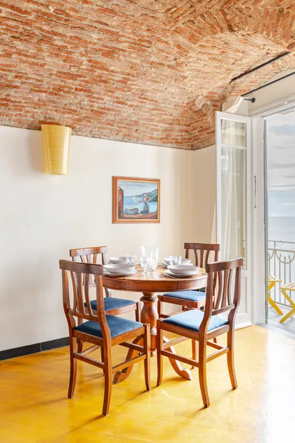 Sea View Suite - Sleeps 3 - Free Parking - Image 1