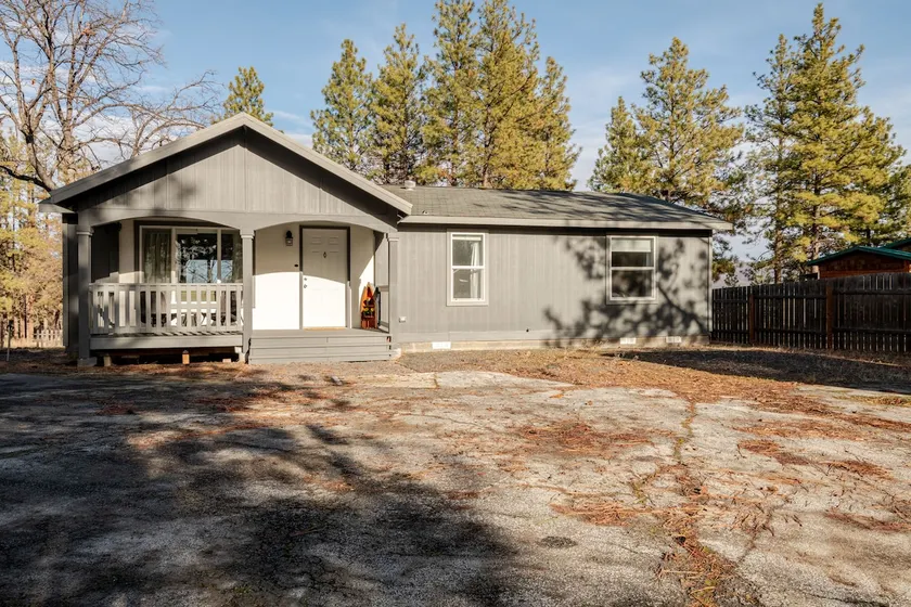 Pine Hollow Lakehouse Retreat - Image 1