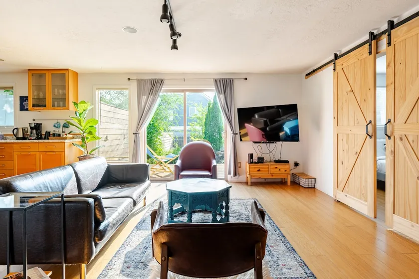 Charming east side house, with hot tub. - Image 1