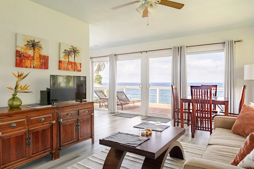 Oceanfront Treehouse at Hakalau with Kitchen - Image 1