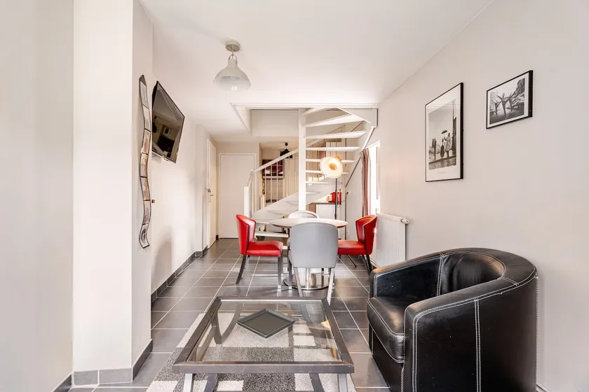 Fully equipped luxury duplex in a castle & parking - Image 1