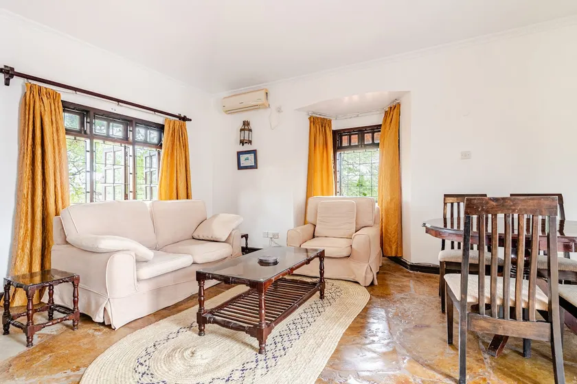 Cosy Apt Steps To Pride Inn Hotel & Mins to Beach - Image 1