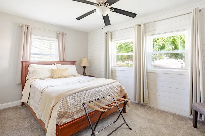 2 BR Cozy Cottage With Updated Charm & Superb Beds - Image 1