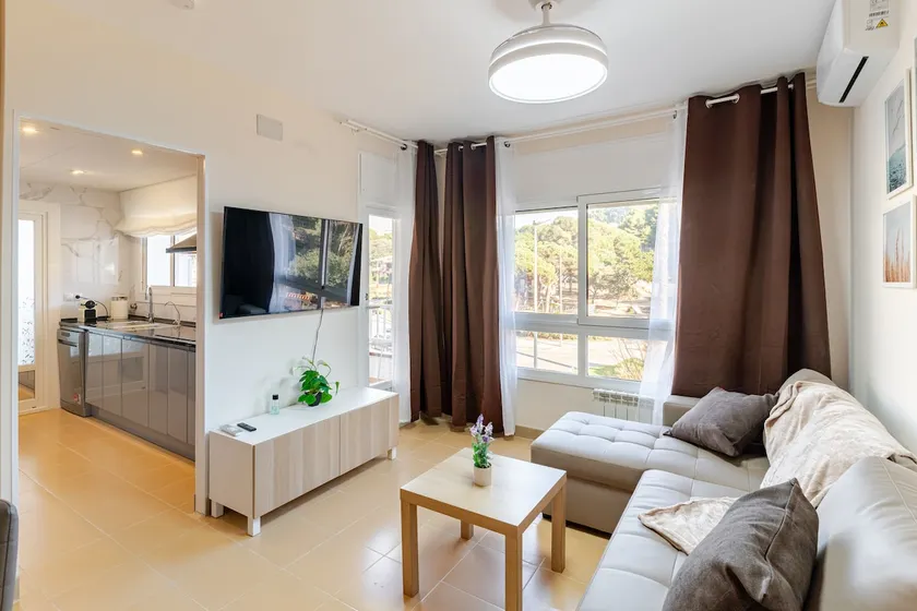 On the beach: new apartments in Lloret - Image 1