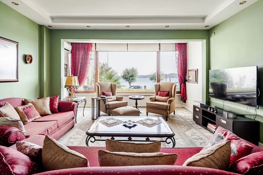 Luxury Seaside Apartment with Bosphorus View in Sarıyer - Image 1