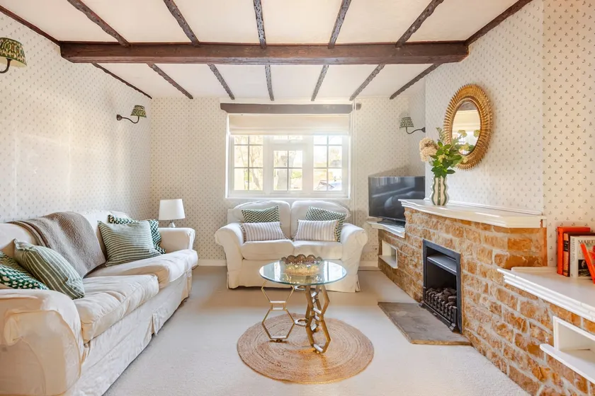Cosy cottage retreat in heart of fabulous village - Image 1