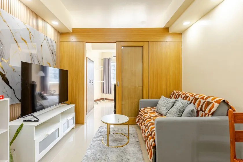 Chic Condo Steps from MOA Complex. Flexible Stays! - Image 1