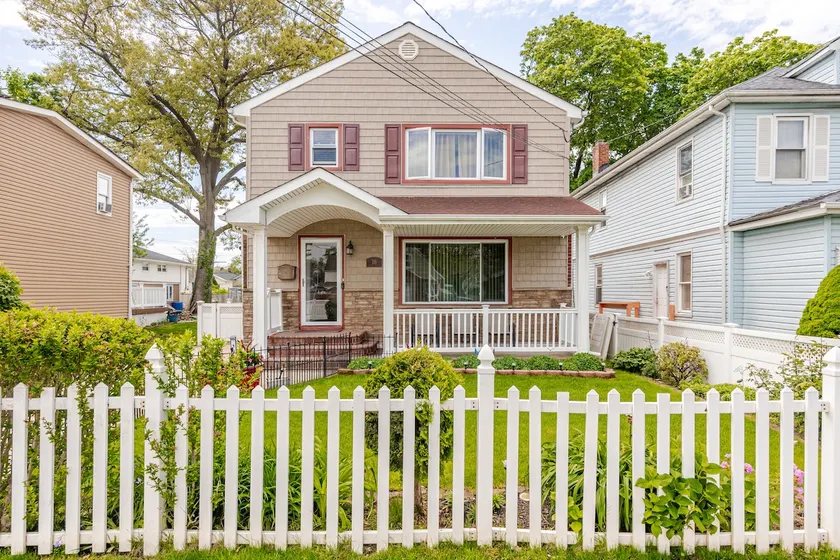 3BR Urban Retreat-With Charm - Image 1
