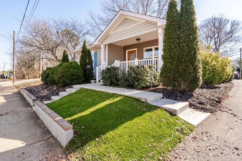 Charming 2BR/2BA home in Belmont Historic District - Image 1