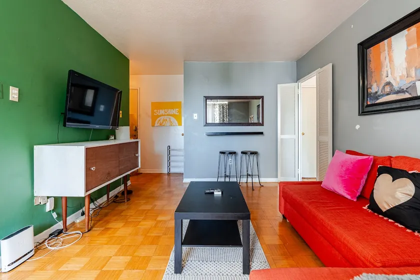Pretty & Perfectly Positioned Parkdale Place - Image 1