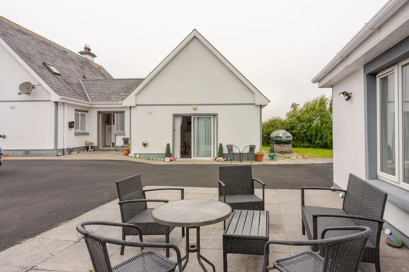 Lorna's Apartment Self Catering Holiday Home - Image 1