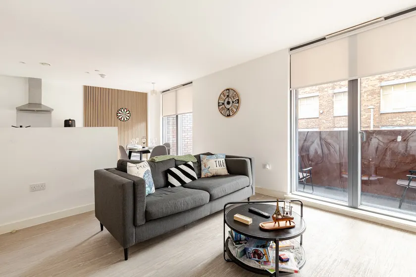 OBI'S House&Suites - Luxury 2bed Duplex Apartment With Balcony - Image 1