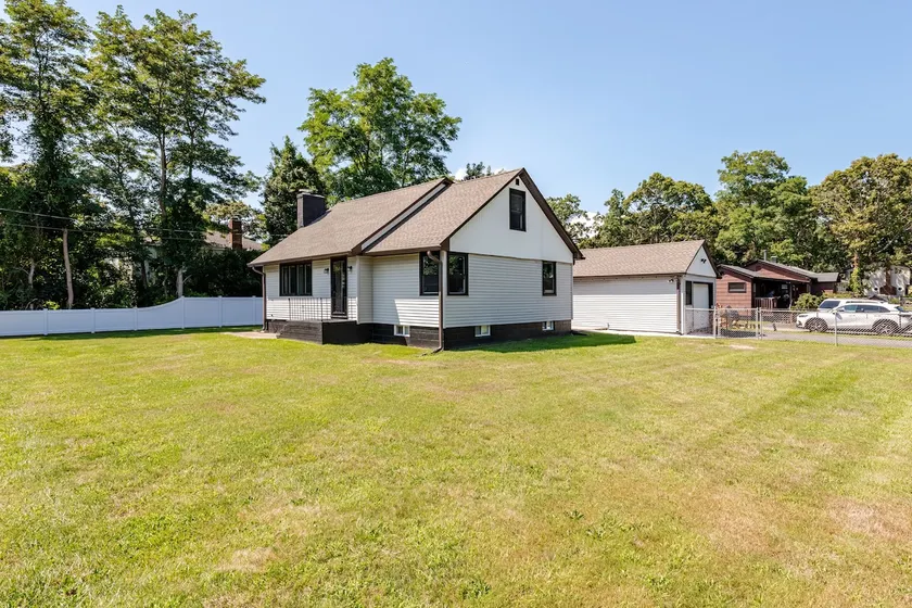 Newly Renovated Home in Mastic Beach! - Image 1