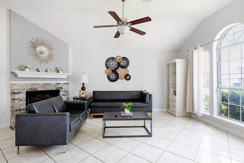 4 Bedroom, 2 Bath Spacious Minutes from Dallas - Image 1