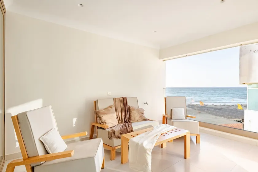 Mediterranean Waterfront Haven - Image 1