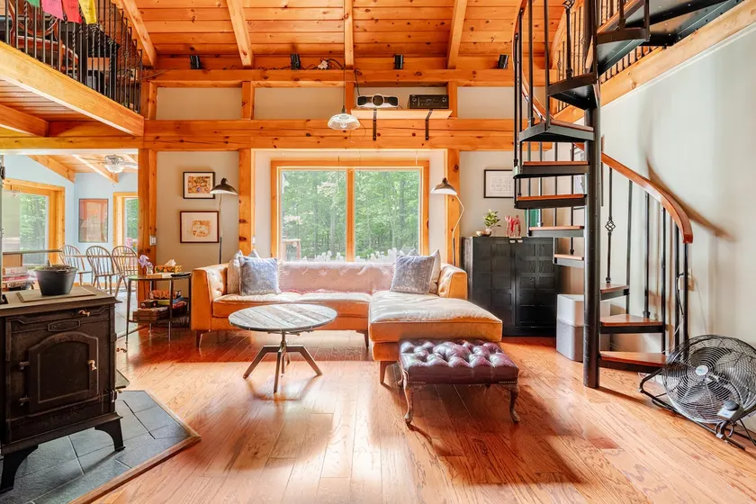 Unique Catskills Retreat: 3BR with deck & 3 acres - Image 1