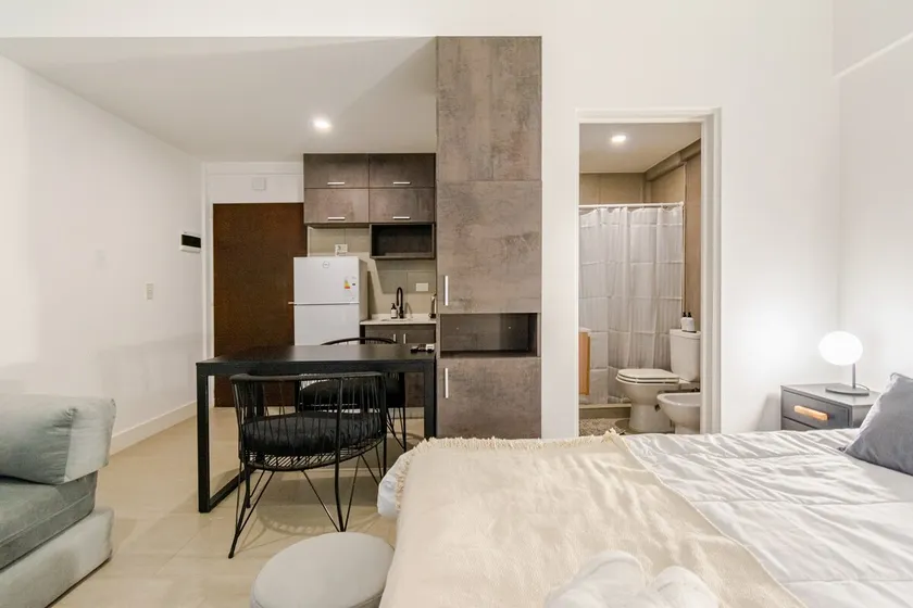 Minimalist home - Image 1