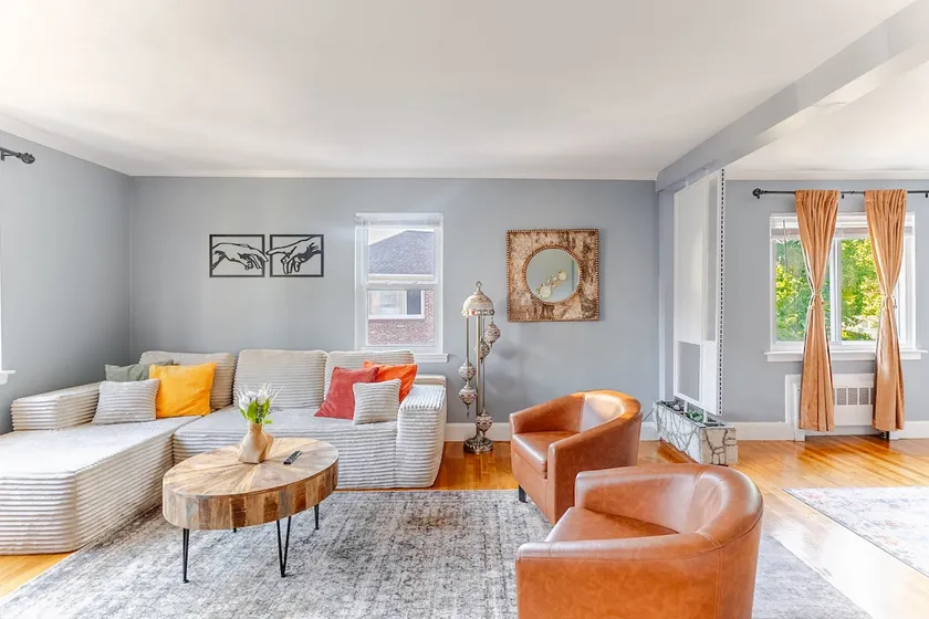 Comfy & Chic 3 bedroom in Boston w/ FREE Parking - Image 1