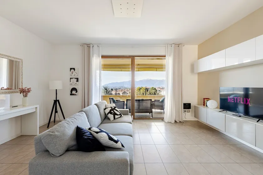 Panoramic Mountain View • near Como and Milan • AC - Image 1